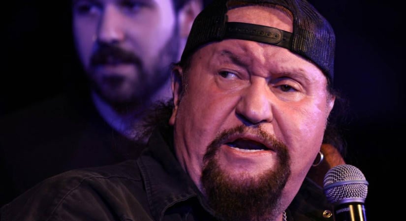 Kiverte a biztosítékot a Deák Bill Gyula emlékére készült AI-dal