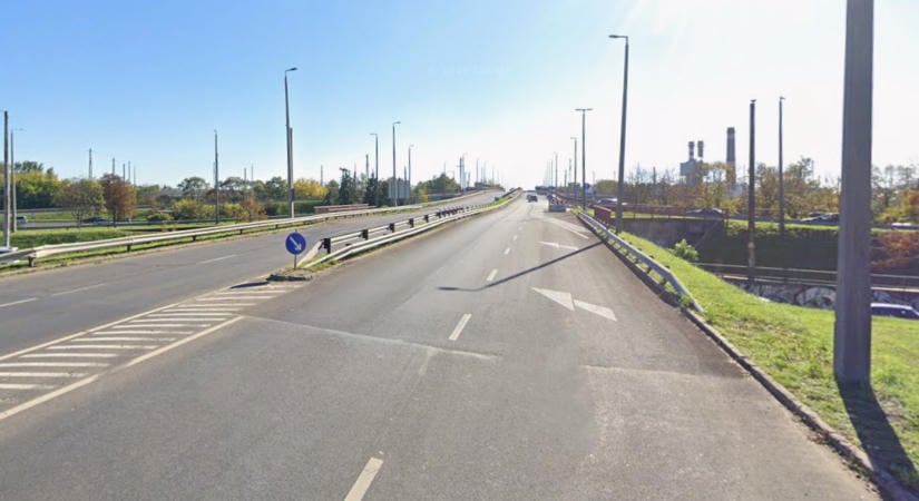 Sávlezárás a debreceni Homokkerti felüljárón