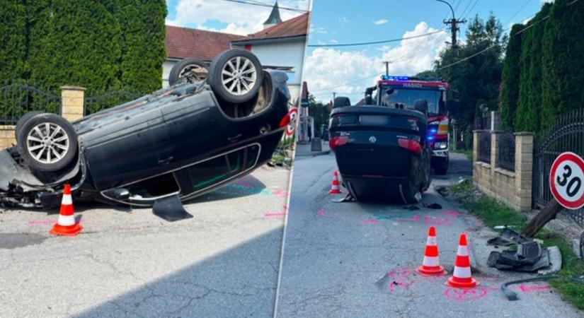 Oszlopnak ütközött, felborult az autójával, majd elmenekült a helyszínről a sofőr