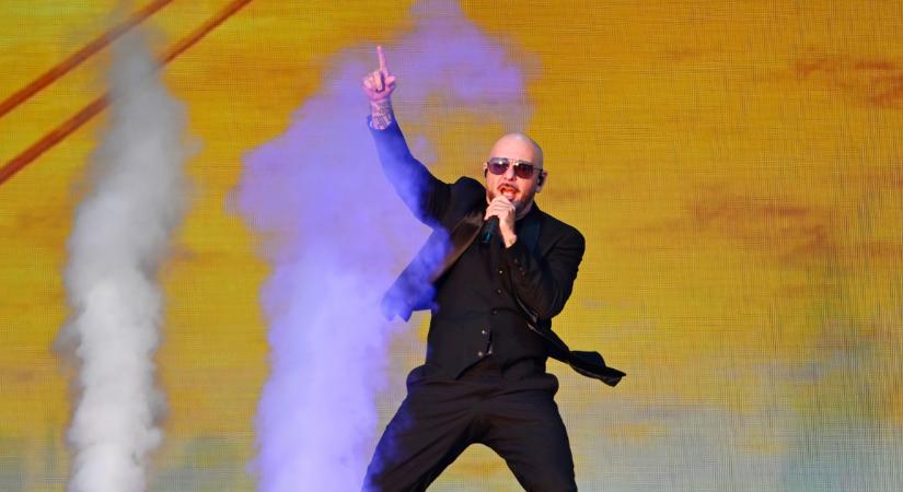 Durva beszólást kapott Pitbull egy koncert miatt, ami még le se ment