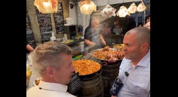 Borral öntötték le Magyar Pétert