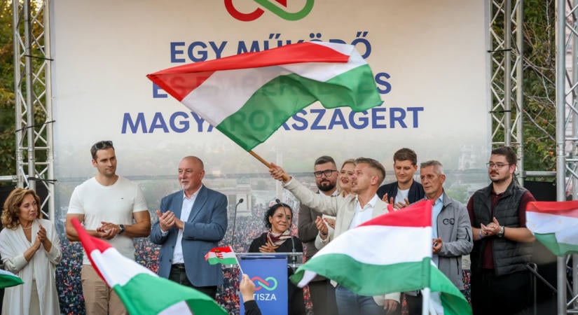 Előállították a férfit, aki tojást dobott Magyar Péter felé