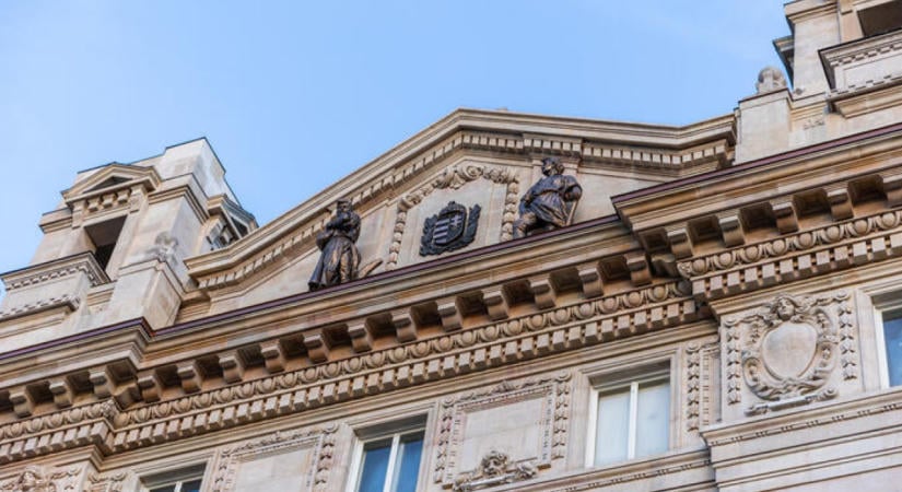 A kormány belenyúlna az MNB tulajdonosi ellenőrzésébe és a felügyelőbizottság működésébe