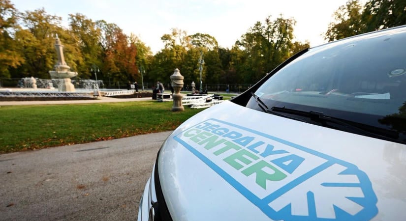 Épül a jégpálya! Nagyobb felület várja idén az egrieket