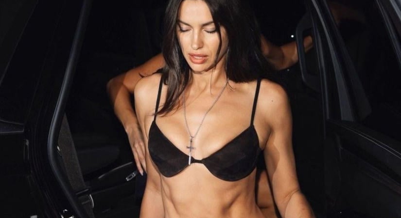 Irina Shayk szinte meztelenül érkezett a Victoria's Secret partijára: mindent megmutatott az áttetsző nadrág
