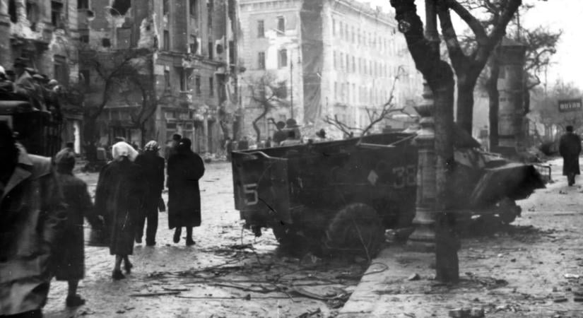 70 év után újra megszólal 1956 - bárki meghallgathatja a forradalom rádióadásait