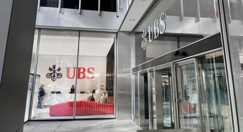 Nagyot spórolhat a legnagyobb svájci bank, ha átmegy a képviselők legújabb javaslata
