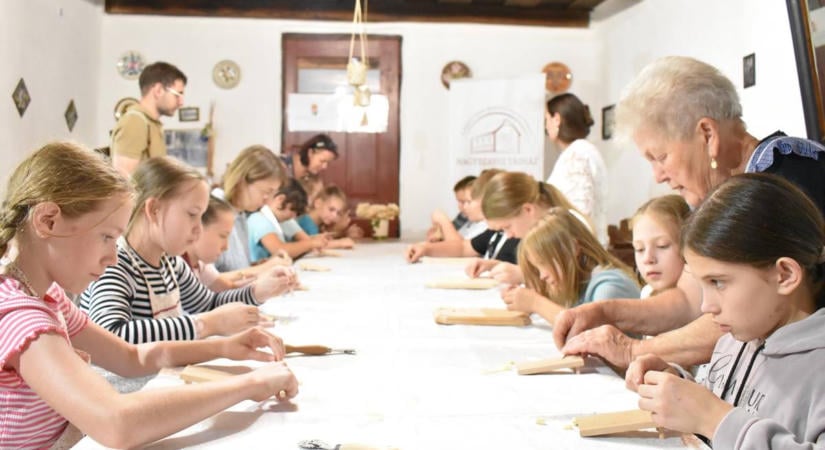 Kézművesség, régi ízek és népi játékok a Nagyberegi Tájház nyárzáró programján - Ahol a múlt újra életre kel