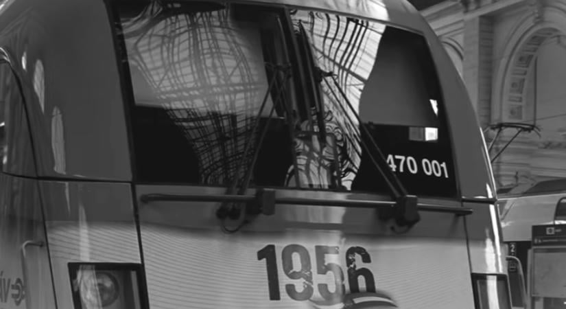 Különleges mozdony járja az országot, így tisztelegnek 1956 hősei előtt