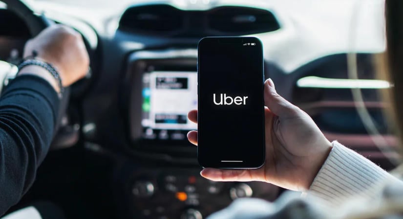 Az Uber új biztonsági funkciójával a szülők élőben nézhetik a gyerekük utazását