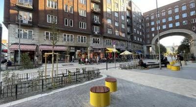 A közösségé lett a Madách Imre út: parkoló helyett fák és új padok várják a járókelőket