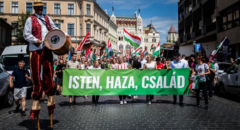 Friss felmérés: csökkent a Tisza előnye, erősödött a Fidesz és a Mi Hazánk