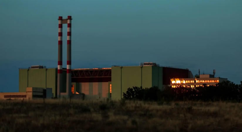 Kiesett egy turbinagenerátor a Paksi Atomerőműben