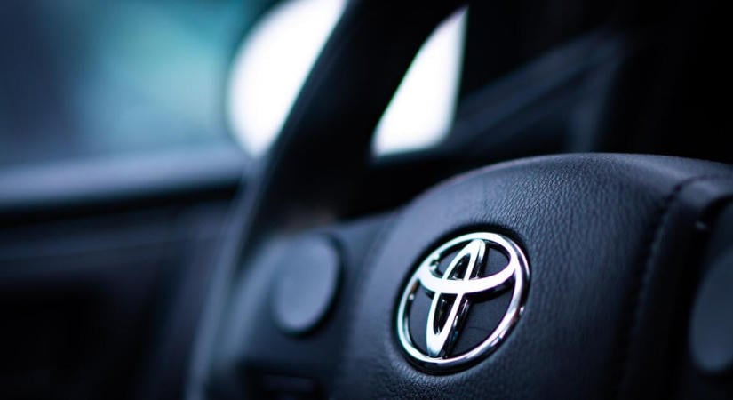 Óriási autóvisszahívást jelentett be a Toyota