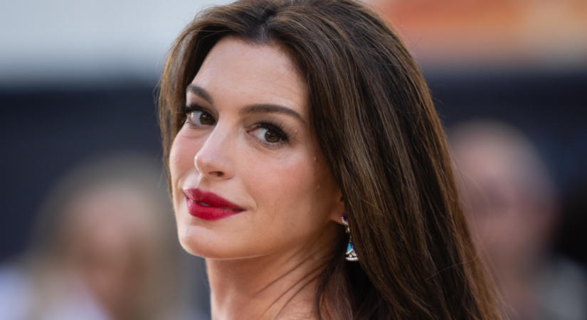Akkor és most fotók: Így változott Anne Hathaway arca 25 év alatt
