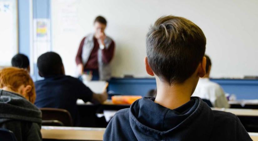 A besztercei késelés után szigorításokat ígér az oktatási miniszter