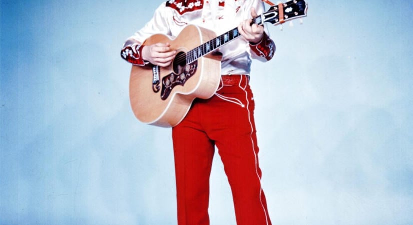 Negyvenmillió dolláros perrel néz szembe a népszerű mesterséges intelligencia Elvis Presley slágerei miatt