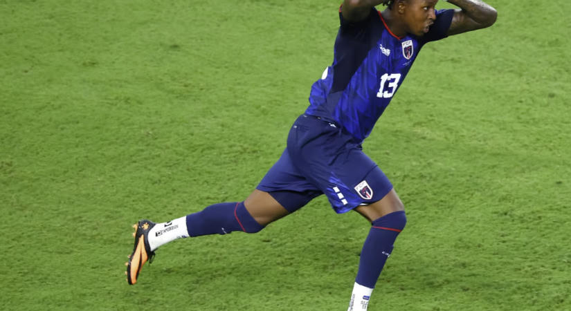 Meghátrált Infantino: elbukott a futball-vb kereskedelmi kiszervezésének terve