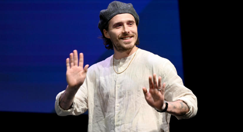 Brooklyn Beckham tengervízzel főzött tésztát egy luxusjachton – a rajongók teljesen kiakadtak