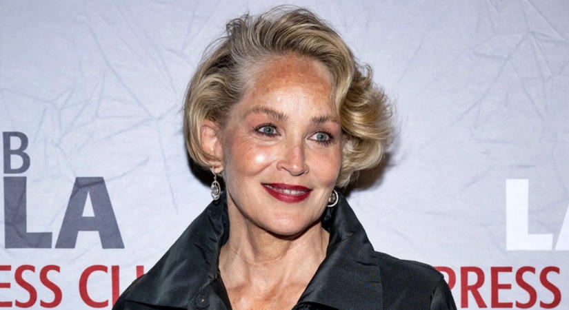 Sharon Stone 68 évesen sem fél magát megmutatni bikiniben (Képek)