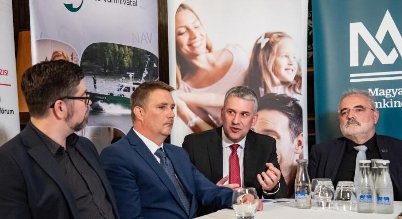 Ha tovább halogatja ezt, lecsap a NAV, törölhetik az adószámát is