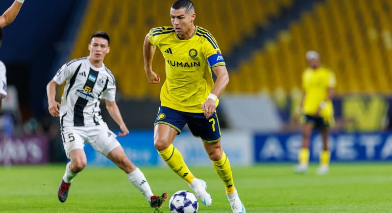 Rakétát lőttek ki a húszi lázadók Ronaldóék mérkőzésekor, pánikhangulat a stadionban