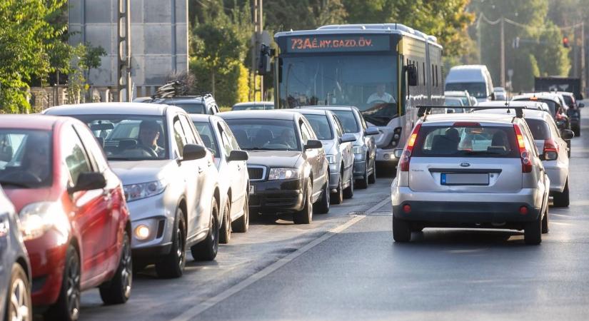 A traffipaxok mehetnek a kukába: műholdas sebességmérővel tiltanák le a gyorshajtókat
