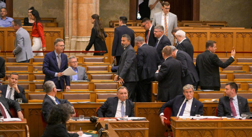 Kivonult a parlament üléséről a Fidesz és a KDNP