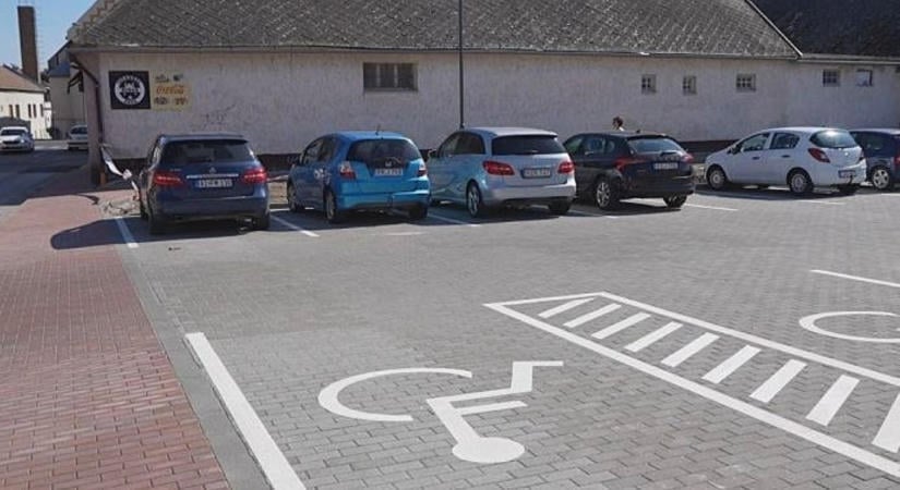Megépült a parkoló, a zöldfelülettel még van munka