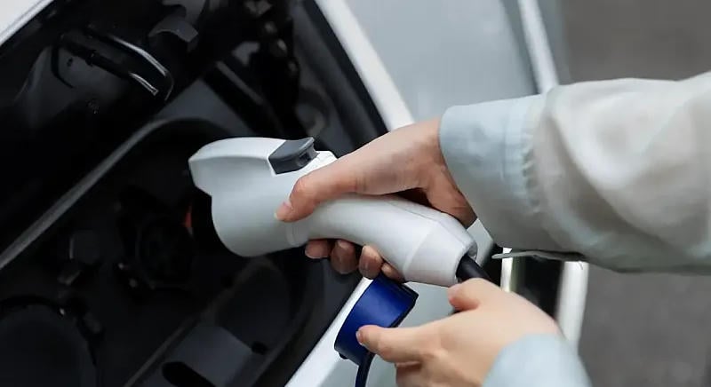 Már minden hatodik új autó tisztán elektromos az EU-ban