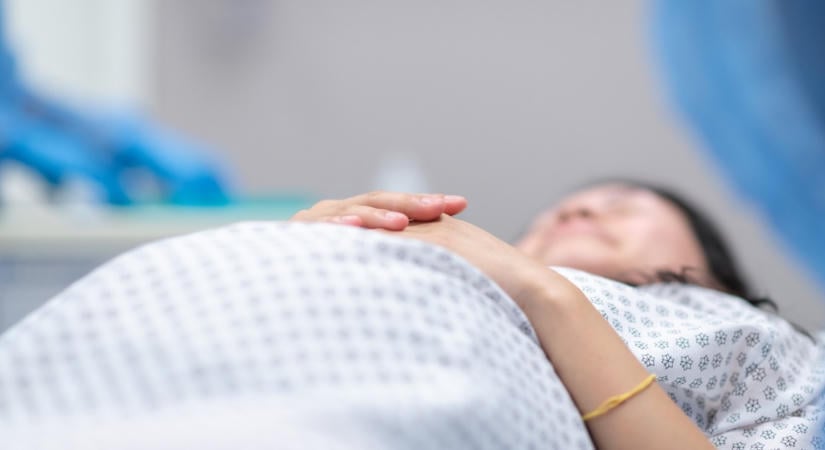 Rejtélyes fertőzés terjed a budapesti szülészeten, fejvesztve távoznak a várandós anyukák - megszólalt az intézmény