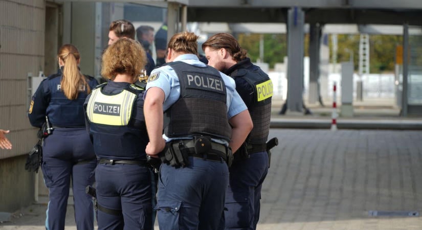 Robbanás történt az augsburgi pályaudvarnál, ketten megsérültek