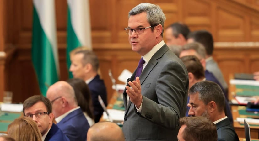 Rágalmazás és káromkodás: Milliós pénzbírságot és megrovást kapott Takács Péter volt fideszes államtitkár