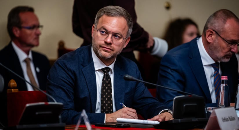 Orbán Balázs lemondott képviselői mandátumáról