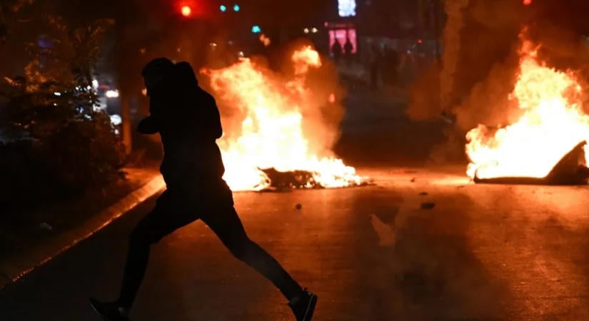 Tüntetők és rendőrök csaptak össze Pristinában