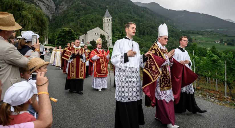 XIV. Leó pápára fittyet hányva szenteltek püspököket, a Vatikán válasza még a vártnál is keményebb volt