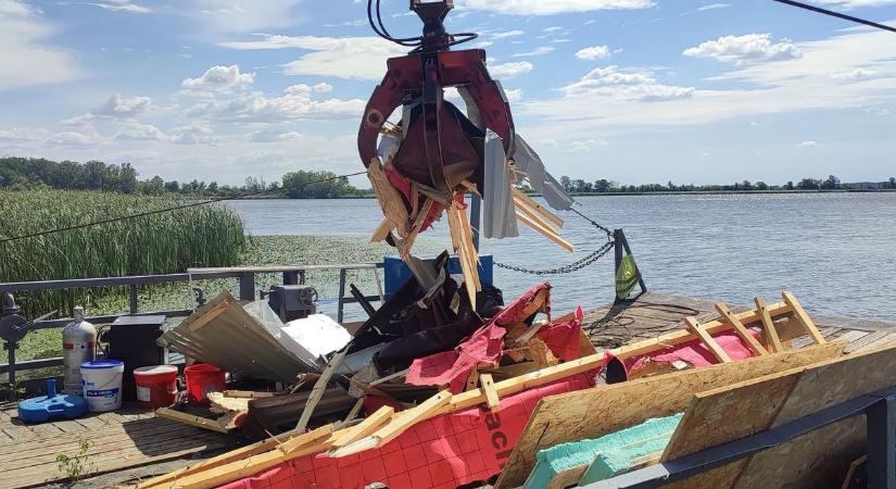 Titkos horgászparadicsomot találtak a Tisza-tó egyik szigetén! Csak most vették észre, fotókon az illegális pecabunker