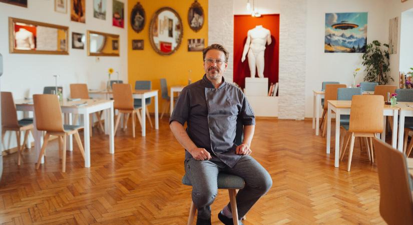 A világot bejárta, végül Bodrogszerdahelyen talált otthonra