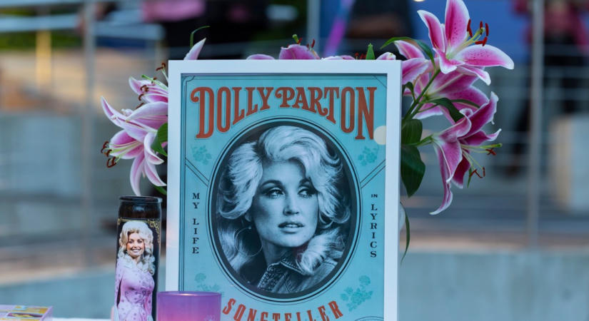 Férje mellett nyugszik Dolly Parton: EZT a különleges kívánságát is teljesítették még