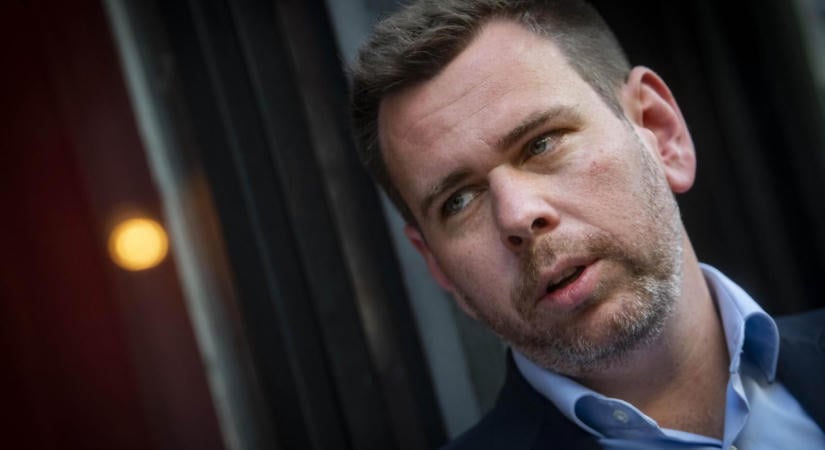Vitézy Dávid bemutatta a bizonyítékokat, hogy Lázár János rendelte meg az M6-os autópálya háromszorosan túlárazott üzemeltetését