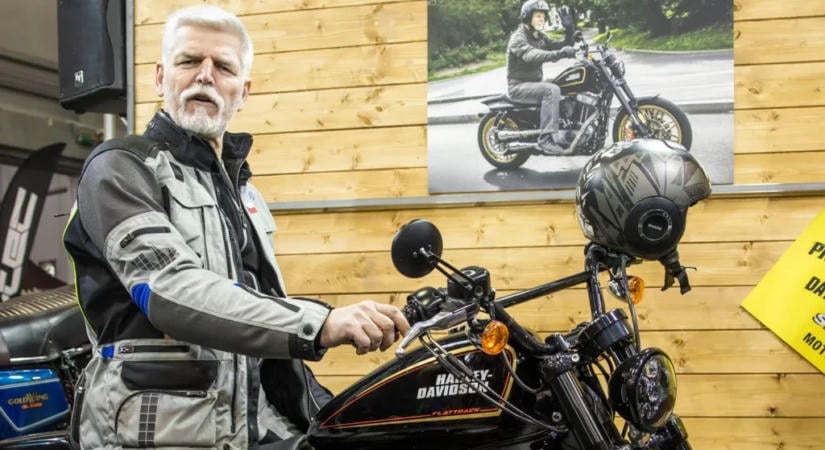A cseh elnök nem szavaz, inkább motorozni megy a választás alatt