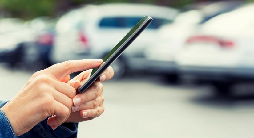 Júliustól csak mobiltelefonon keresztül lehet fizetni a parkolásért Budapesten