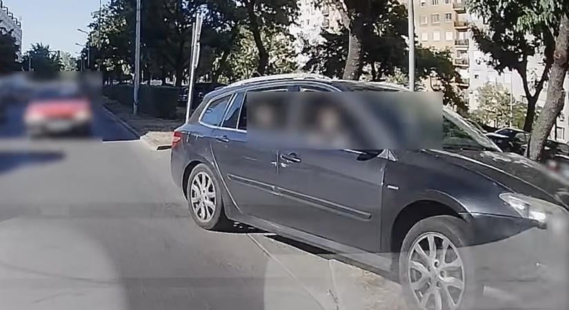 Járdaszigeten át jutott pole-pozícióba a lámpánál egy autós Újpalotán