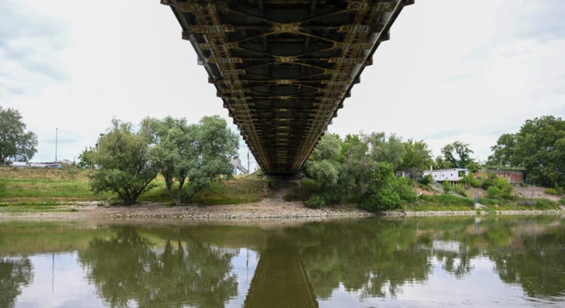 Ömlött a szennyvíz a Dunába a Hajógyári-szigetnél