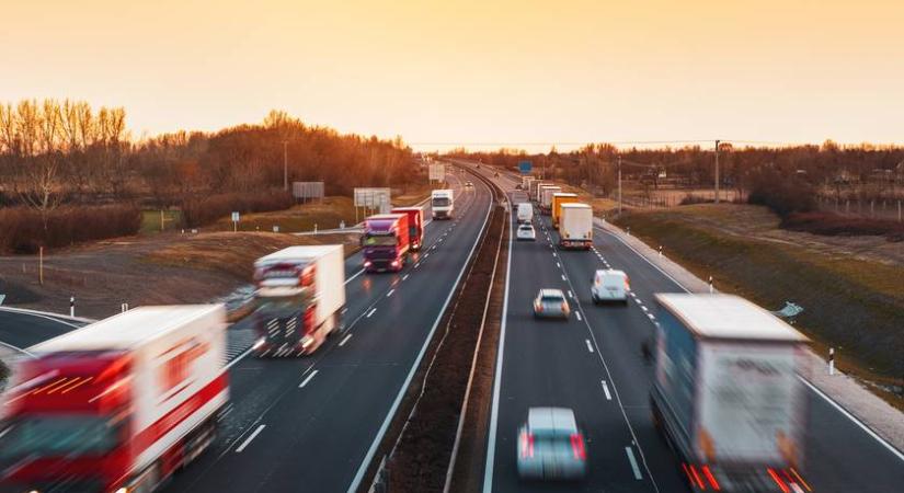 Mit kell tenni, ha lerobbansz az autópályán? Az életed múlhat rajta, ha nem ezzel kezded