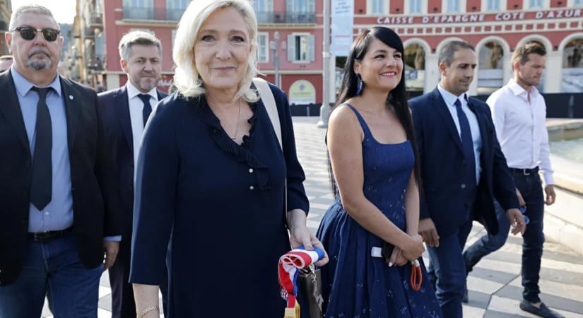 Marine Le Pen kiállt az antiszemita üzenetekkel vádolt Jordan Bardella mellett