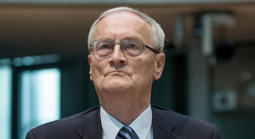 Kémkedéssel és hazaárulással gyanúsítják a volt német hírszerzési főnököt