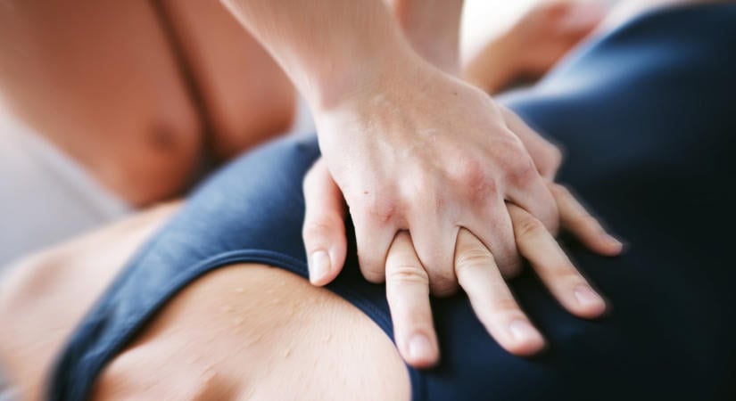 Életet mentett munkahelyén a hős énekesnő – kolléganője élesztette újra az epilepsziás rohamot kapott édesanyát