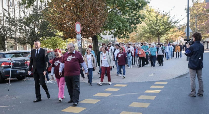 Gyaloglás világnapja Zalaegerszegen: idén is emléktúrával ünnepeltek az idősek (galéria)