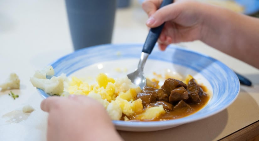 Életfogytiglant kapott egy óvodatulajdonos Kínában, miután ólommal mérgezett meg több mint 200 gyereket